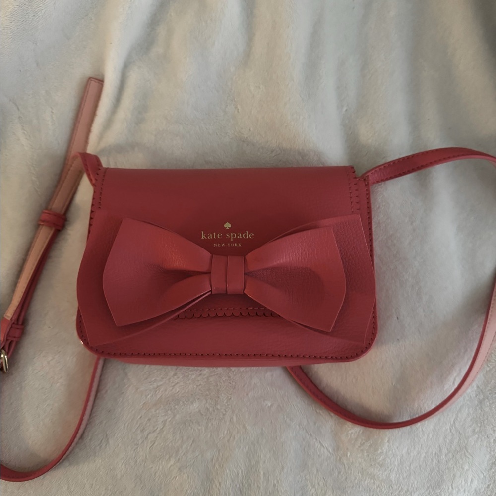 kate spades Hanni Bow Pink Crossbody Bag . just used once (like new)❤️